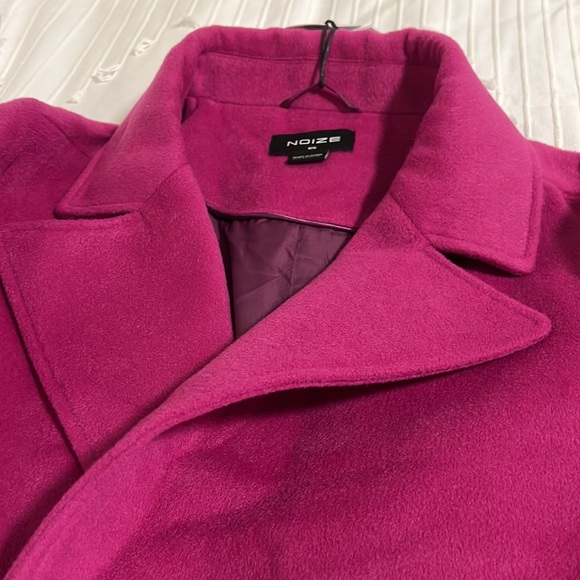 NOIZE
Double Breasted Long Coat In Magenta vegan wool - Picture 4 of 6